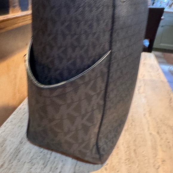 Michael Kors Black and Gray Jet Set Signature Tote - Picture 11 of 16